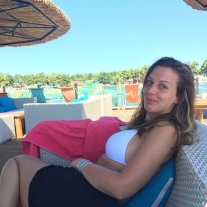 Meet your Posher, Issy